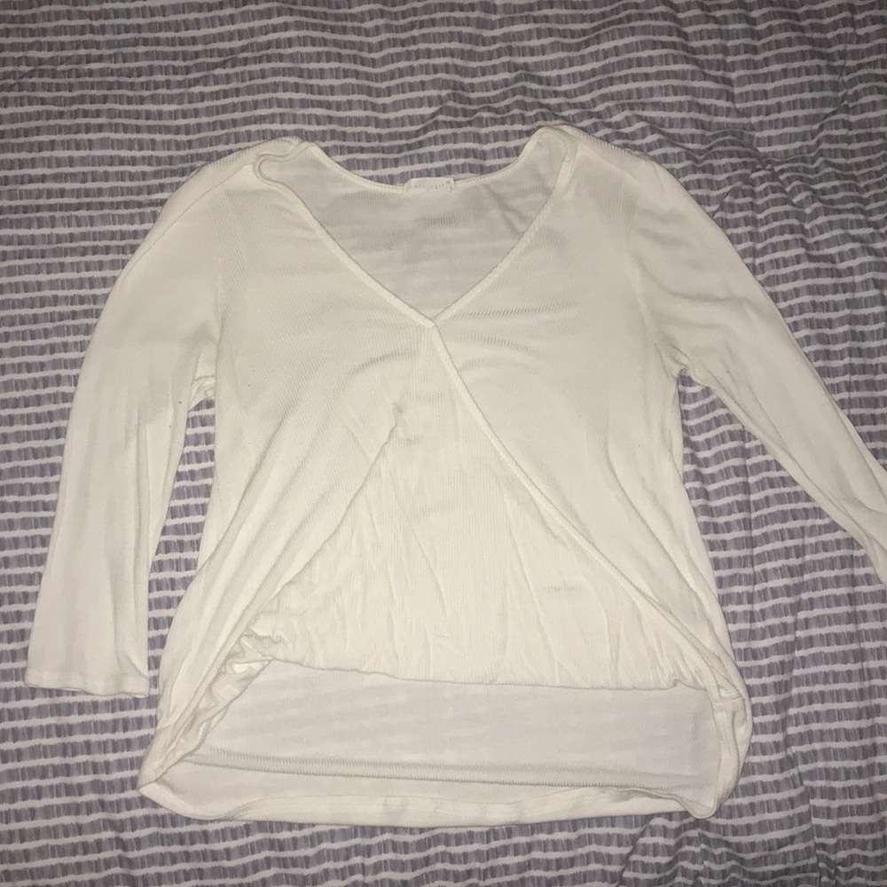 White cross over quarter length sleeve shirt
